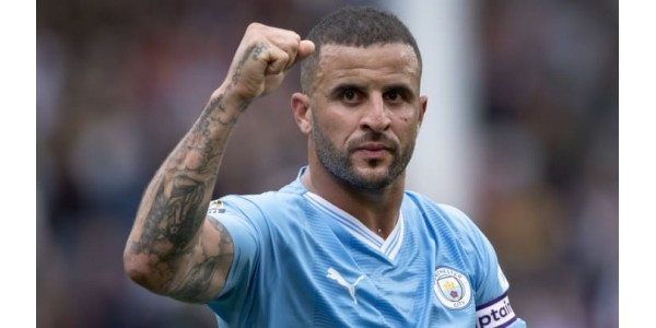 Kyle Walker velger å bli i Manchester City som kaptein